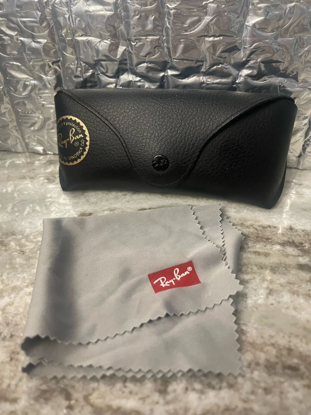 Authentic Ray-Ban RB4128 Black Frame Sunglasses - Picture 3 of 5